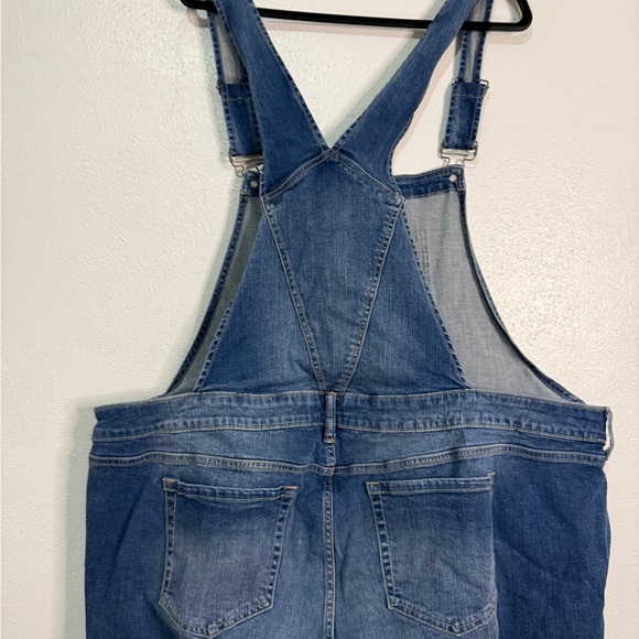 Torrid classic denim bib overalls. Front & back pockets 98% cotton. Plus size 26 - Picture 7 of 12